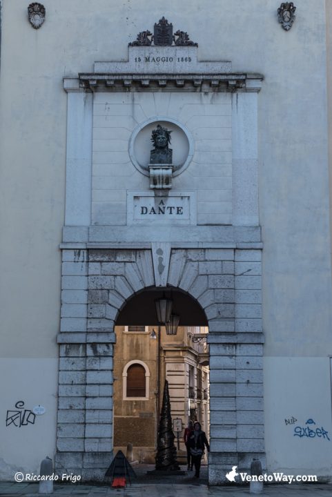 Porta Dante - Le Fortificazioni Romane
